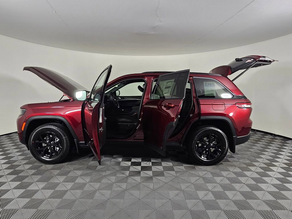 New 2026 Jeep Grand Cherokee Altitude image 16