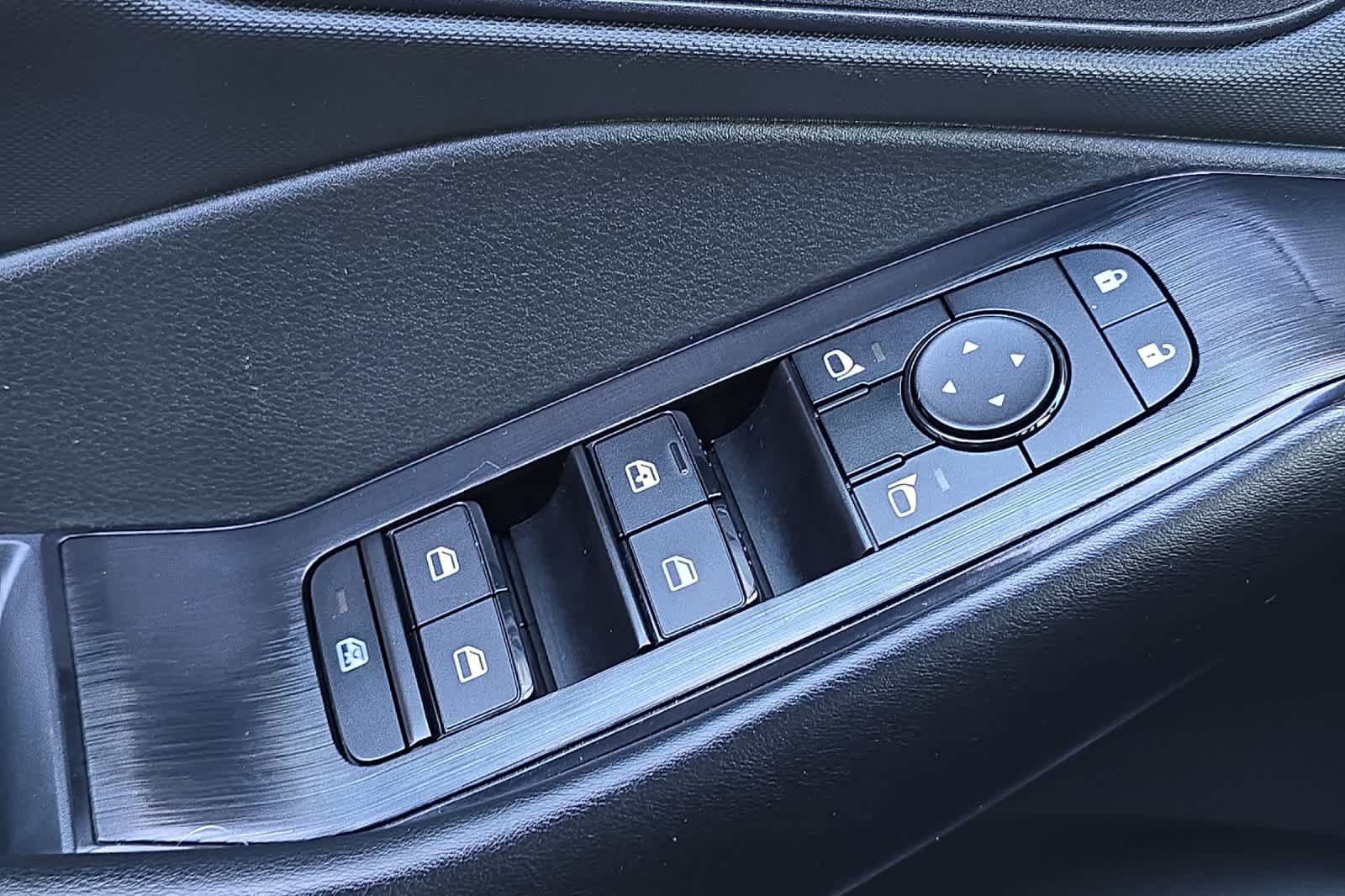 Used 2024 Nissan Rogue S AWD/4WD image 13