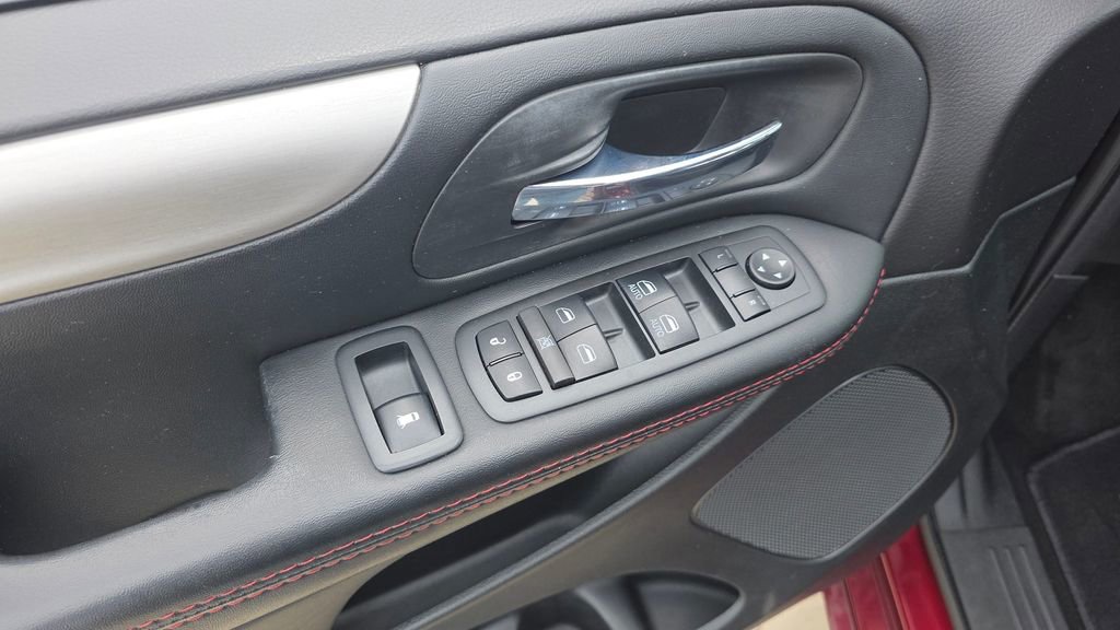 Used 2017 Dodge Grand Caravan GT FWD image 25