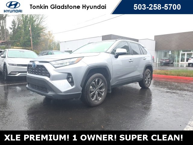 Used 2022 Toyota RAV4 XLE Premium image 3