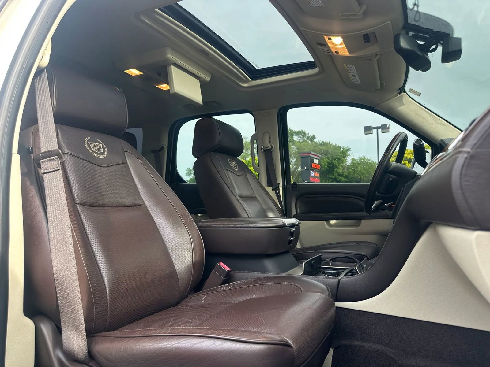 Used 2013 Cadillac Escalade Platinum AWD/4WD image 14