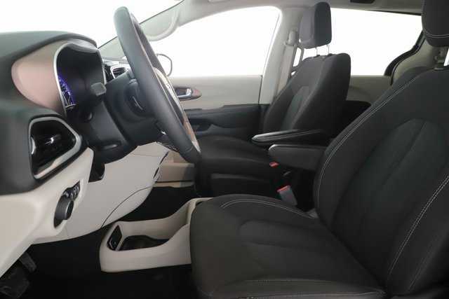 Used 2024 Chrysler Voyager LX image 16