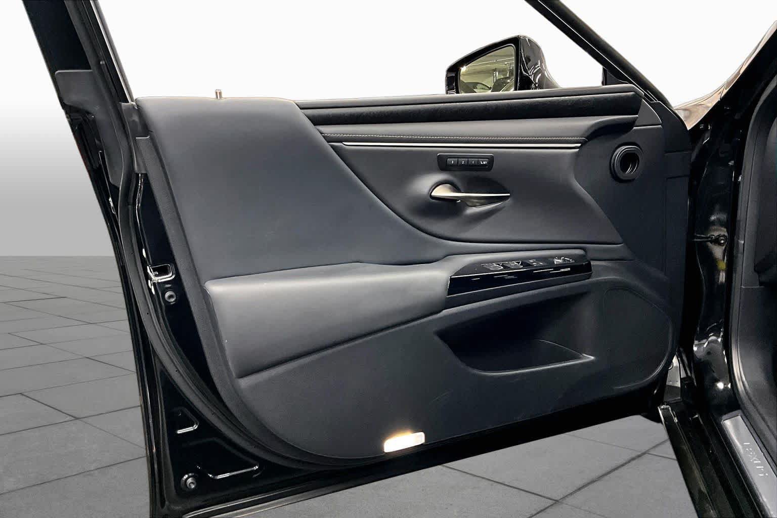 Used 2025 Lexus ES 300h w/ Premium Package FWD image 22