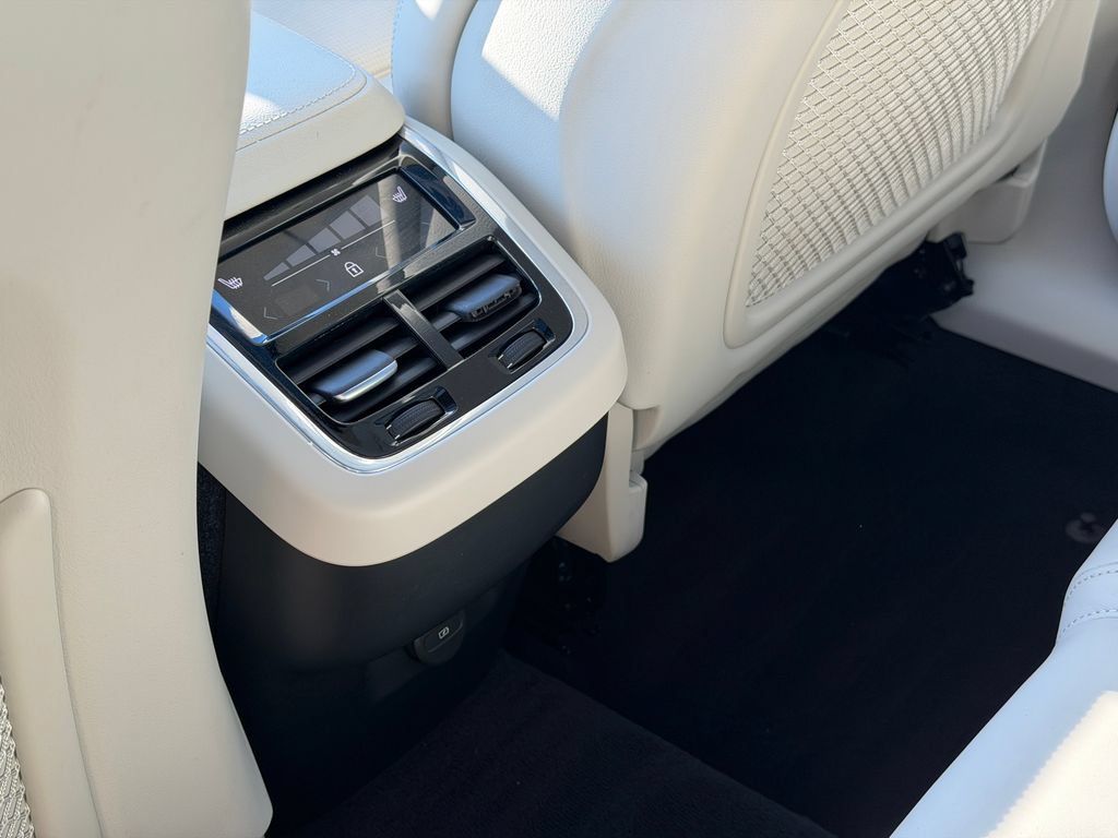 Certified 2026 Volvo XC60 B5 Ultra AWD/4WD image 24