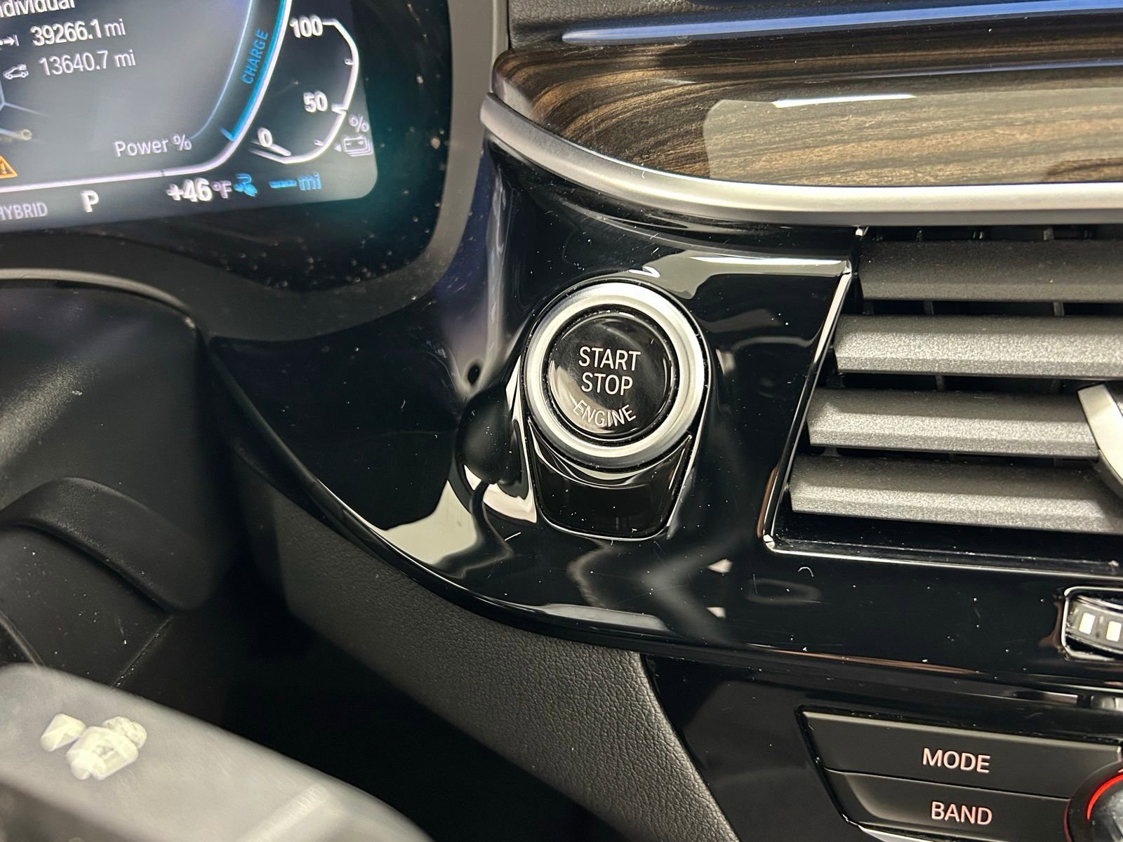 Used 2023 BMW 530e xDrive w/ Executive Package image 16