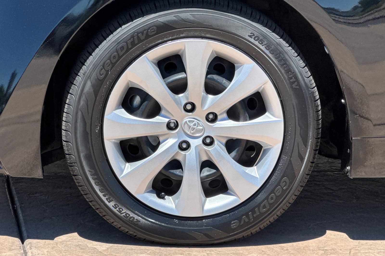 Certified 2024 Toyota Corolla LE FWD image 32