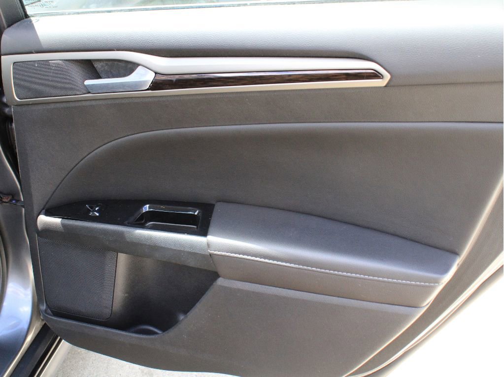 Used 2014 Ford Fusion SE w/ Equipment Group 202A FWD image 27