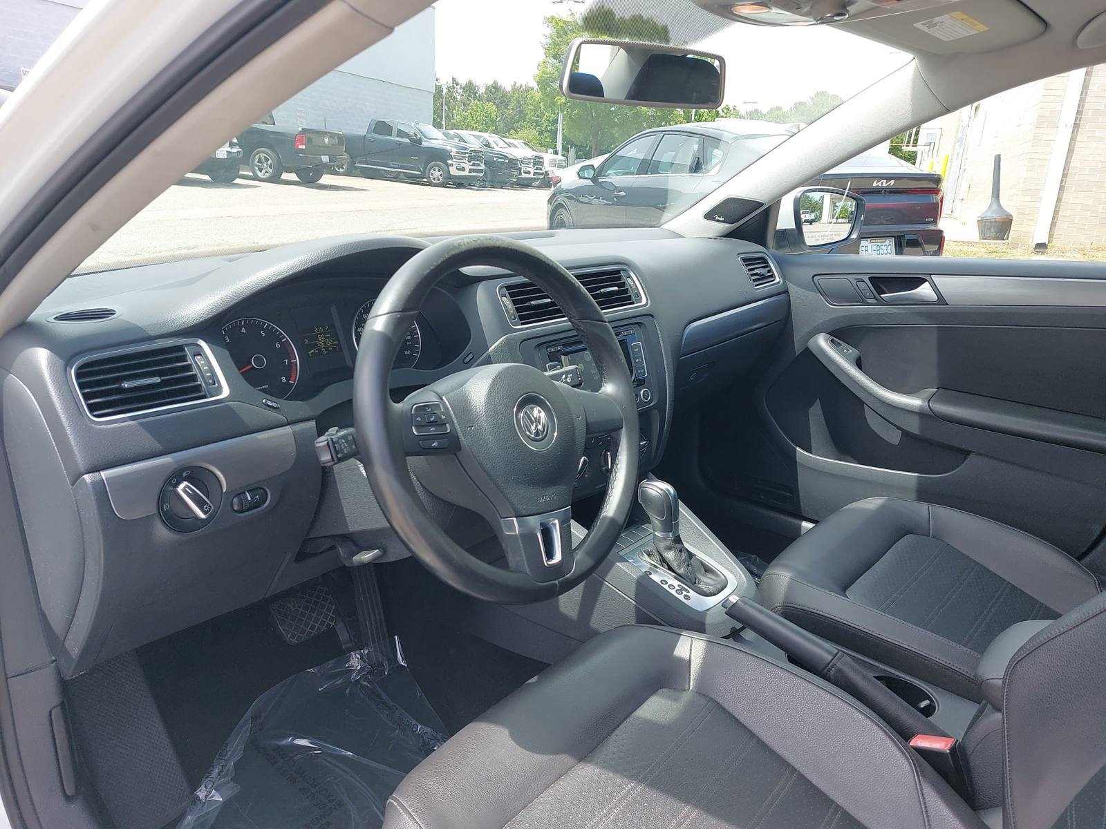 Used 2014 Volkswagen Jetta SEL FWD image 16