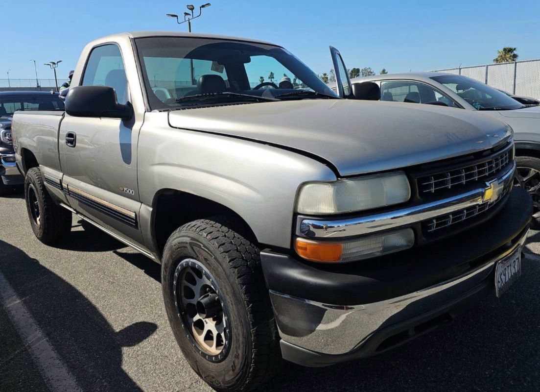 Used 2000 Chevrolet Silverado 1500 4x4 Regular Cab w/ Exterior Appearance Pkg image 2