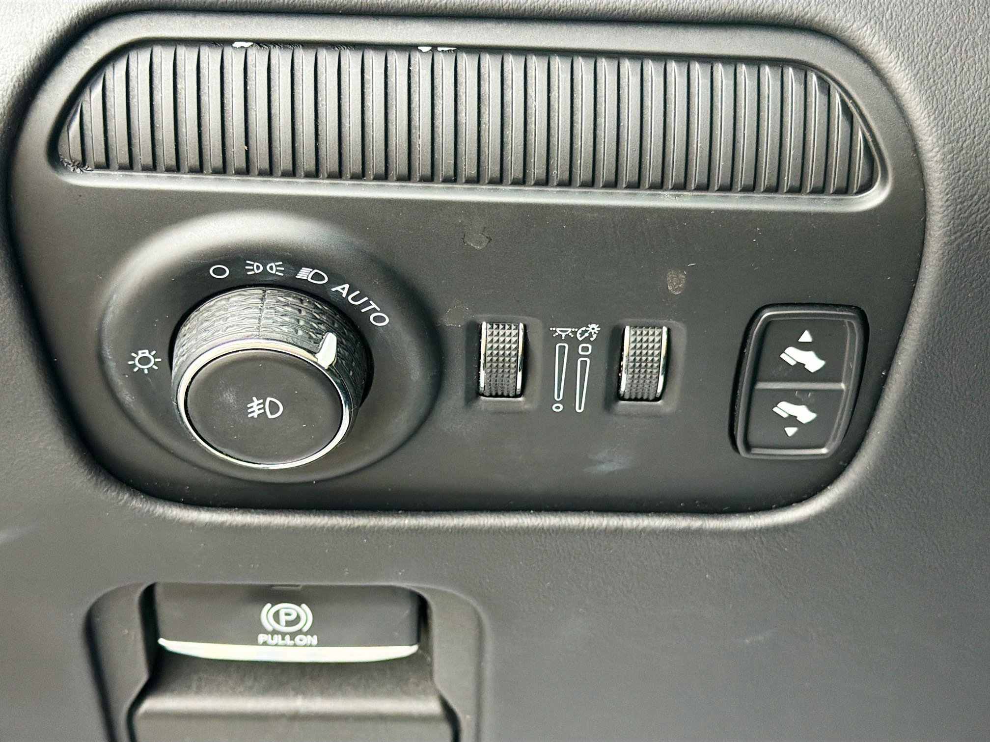 Used 2023 Jeep Grand Wagoneer Series III w/ Rear Seat Video Group 1 AWD/4WD image 35