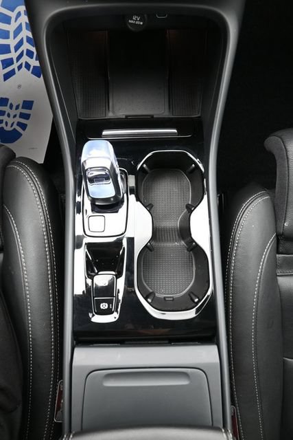 Used 2025 Volvo XC40 B5 Plus AWD/4WD image 11