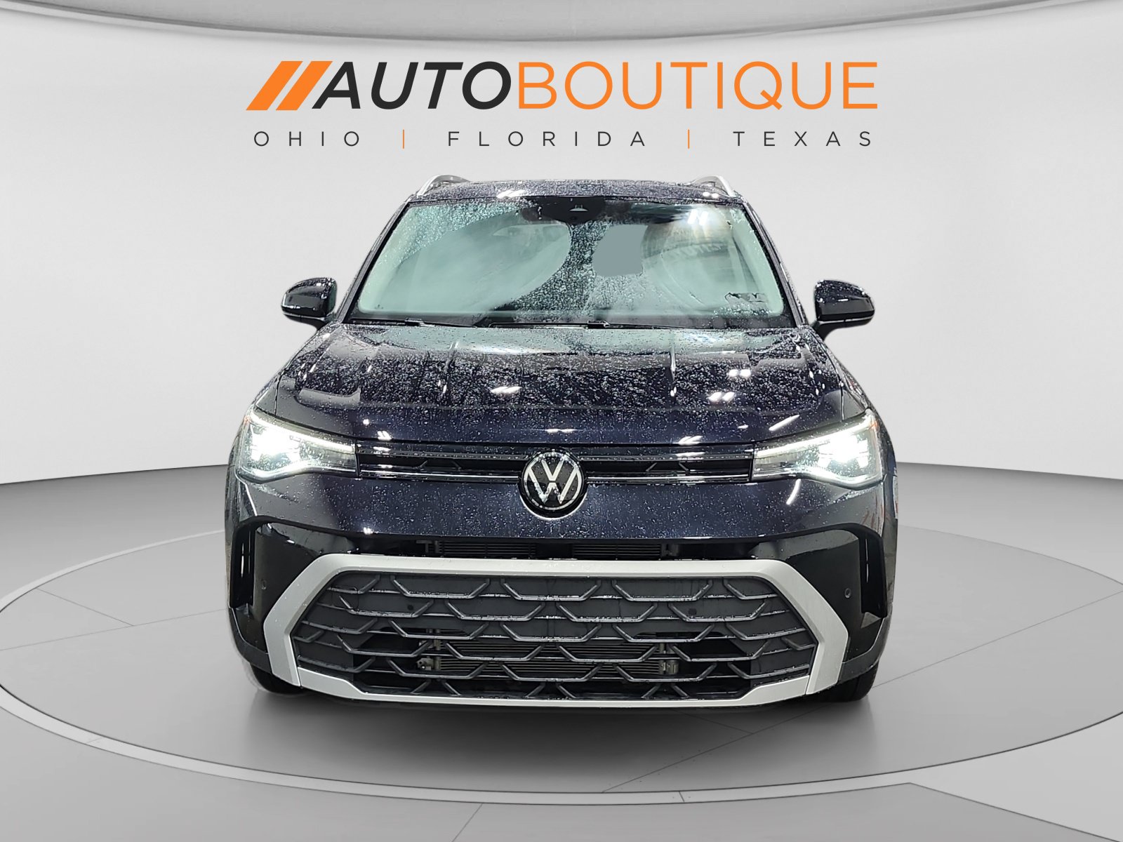 Used 2025 Volkswagen Taos SE w/ Panoramic Sunroof Package FWD image 8