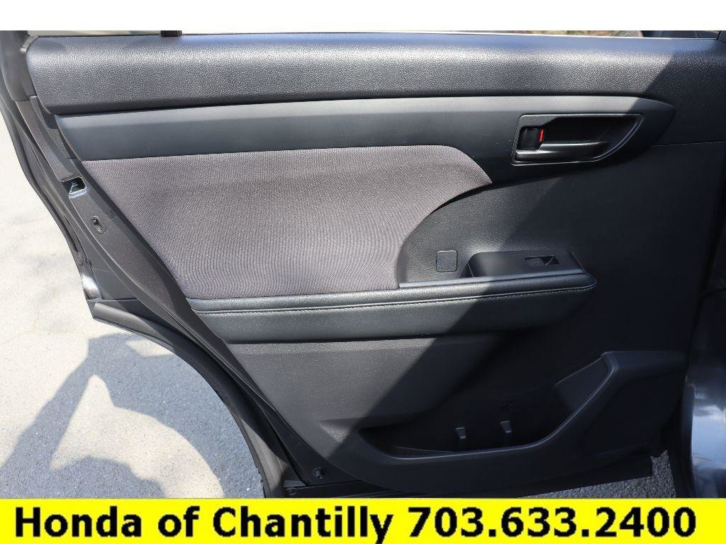 Used 2023 Toyota Highlander LE image 25