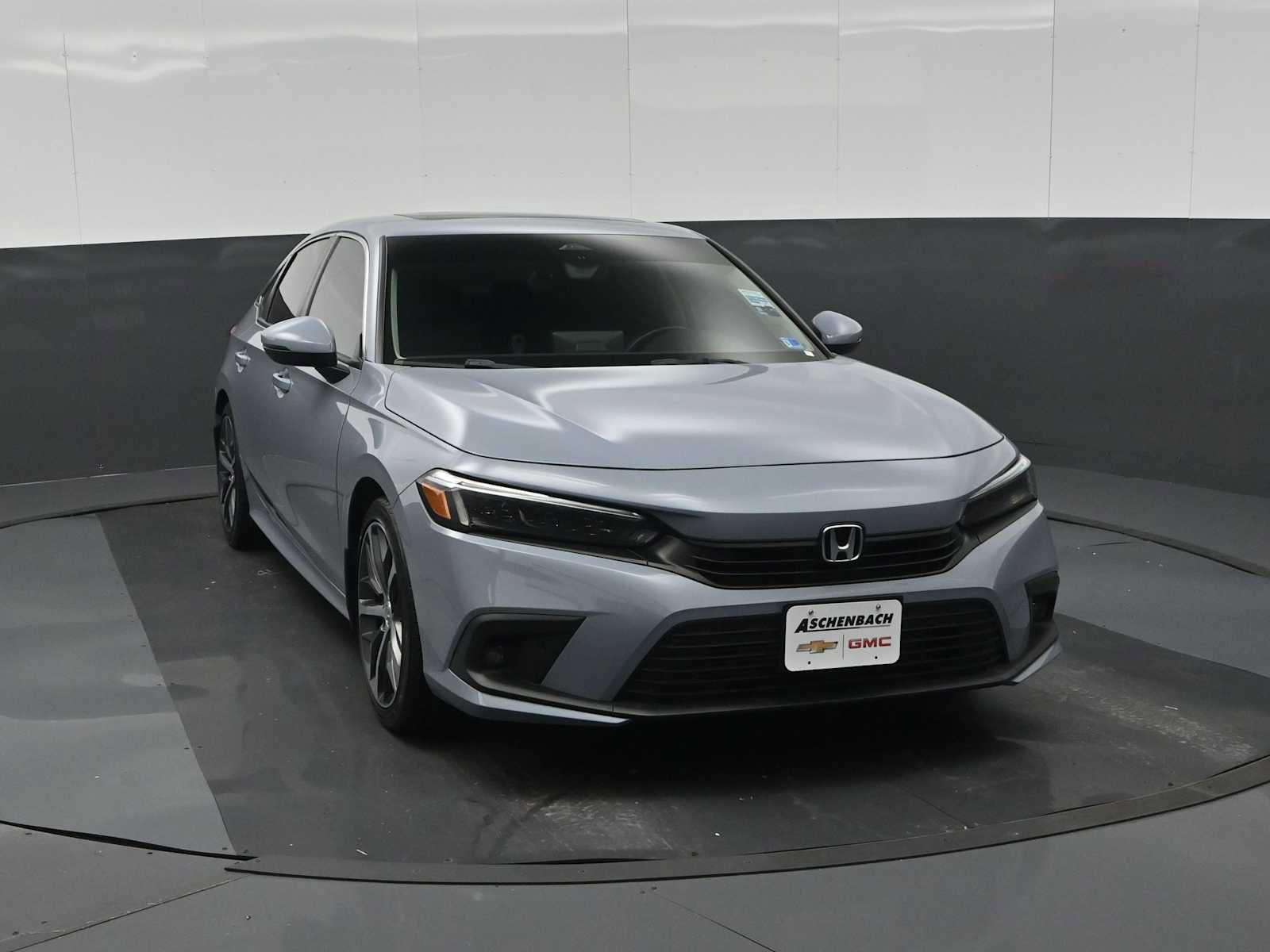 Used 2022 Honda Civic Touring image 3