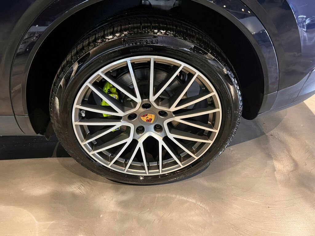Used 2022 Porsche Cayenne E-Hybrid Coupe image 11