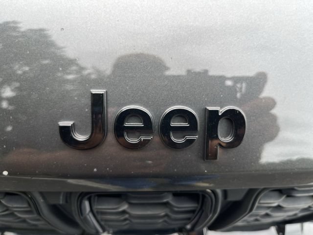 Used 2022 Jeep Grand Cherokee Altitude AWD/4WD image 30