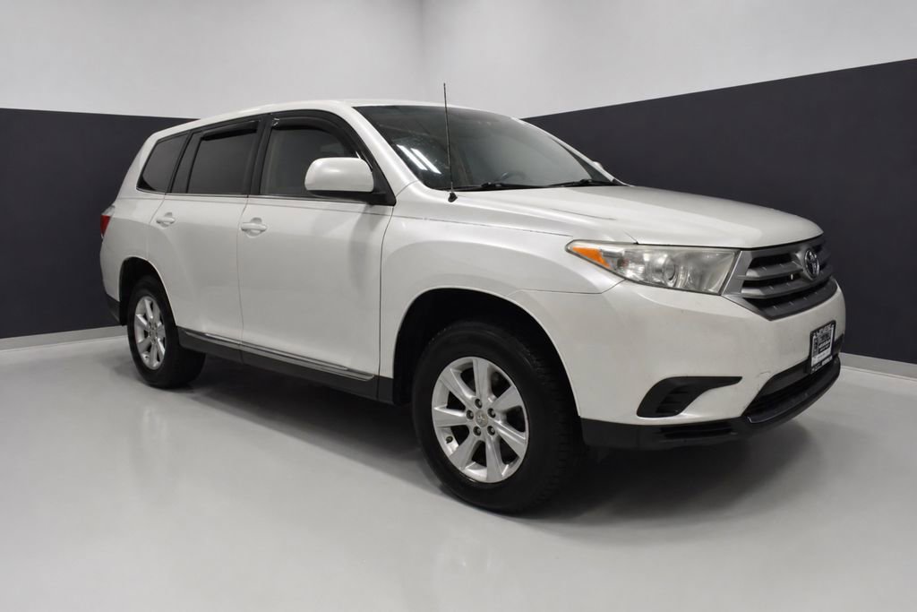 Used 2012 Toyota Highlander FWD w/ Cold Weather Pkg image 7