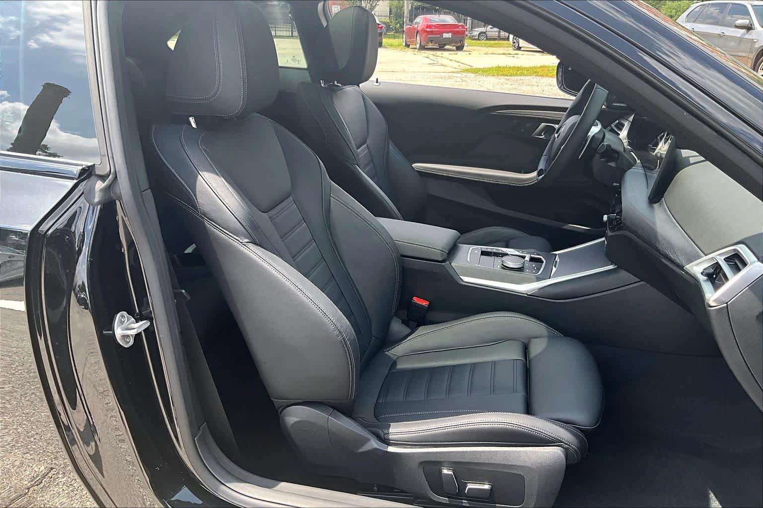 Used 2025 BMW 230i Coupe w/ Convenience Package RWD image 8