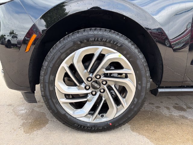 New 2026 Lincoln Navigator Reserve AWD/4WD image 13