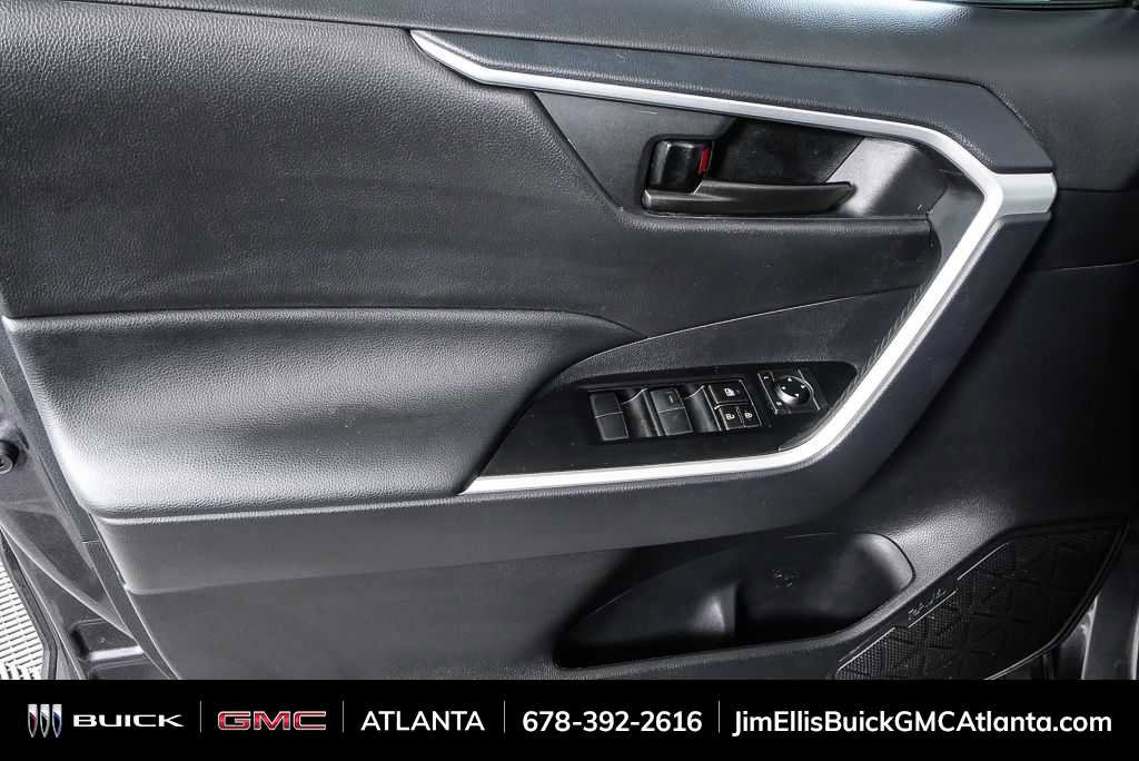 Used 2021 Toyota RAV4 LE image 6