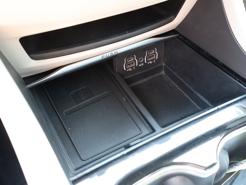 Used 2022 Chrysler Pacifica Limited FWD image 41