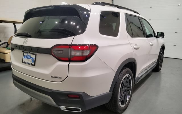 Certified 2025 Honda Pilot Touring image 8