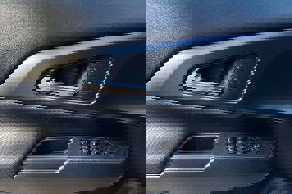 New 2026 Chevrolet Equinox EV LT w/ LPO, Blackout Package image 11