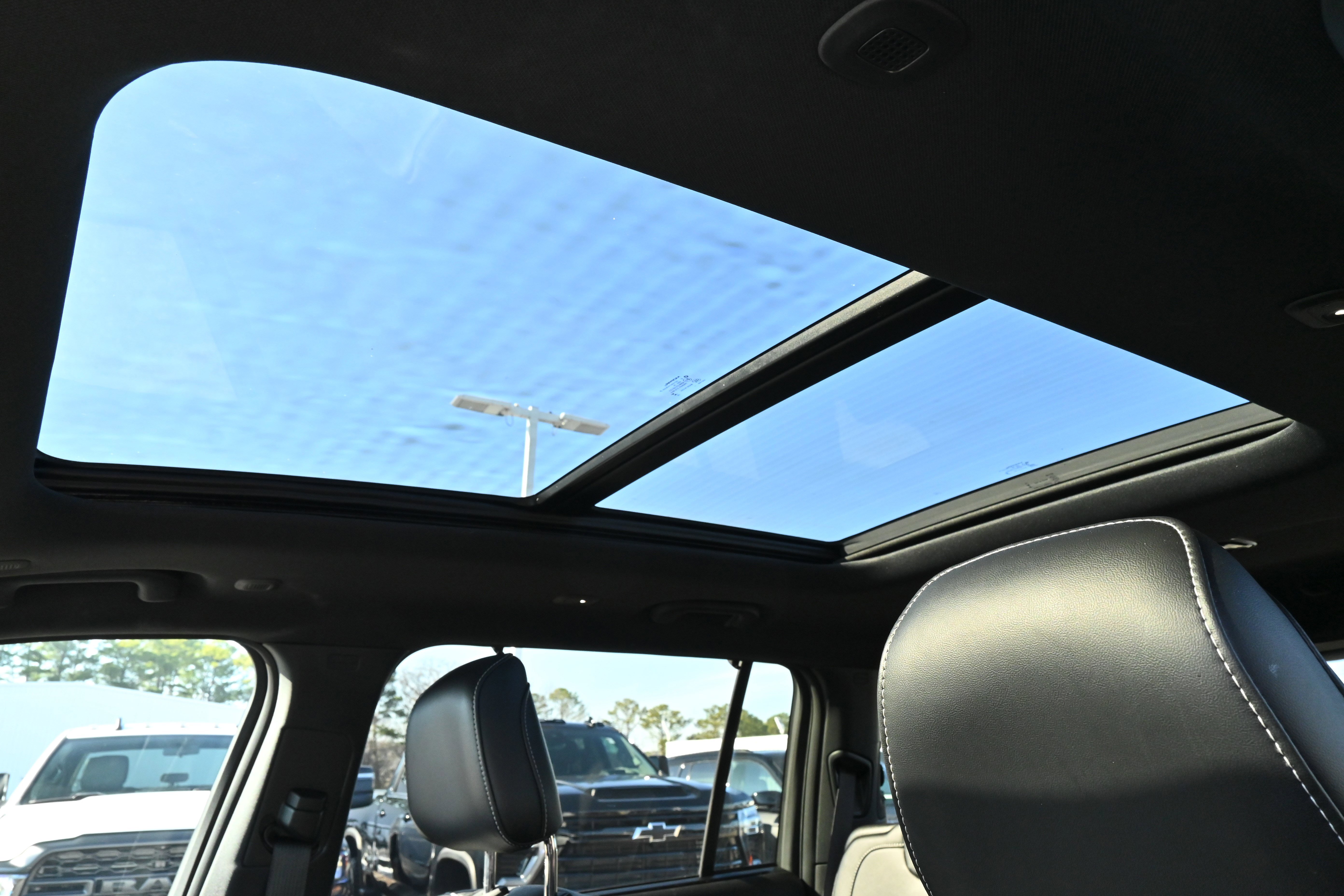 Used 2025 Jeep Grand Cherokee L Limited w/ Luxury Tech Group II image 9