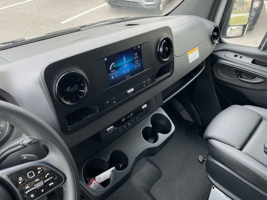Used 2024 Mercedes-Benz Sprinter 2500 image 8