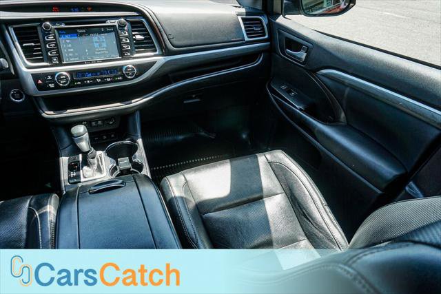 Used 2017 Toyota Highlander Limited Platinum AWD/4WD image 27
