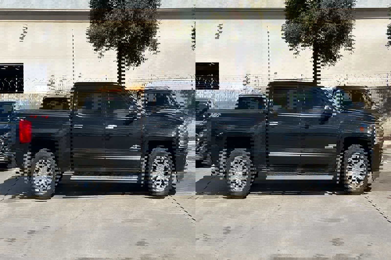 Used 2017 Chevrolet Silverado 1500 High Country image 9