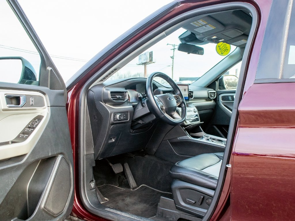 Used 2022 Ford Explorer XLT w/ Equipment Group 202A image 28