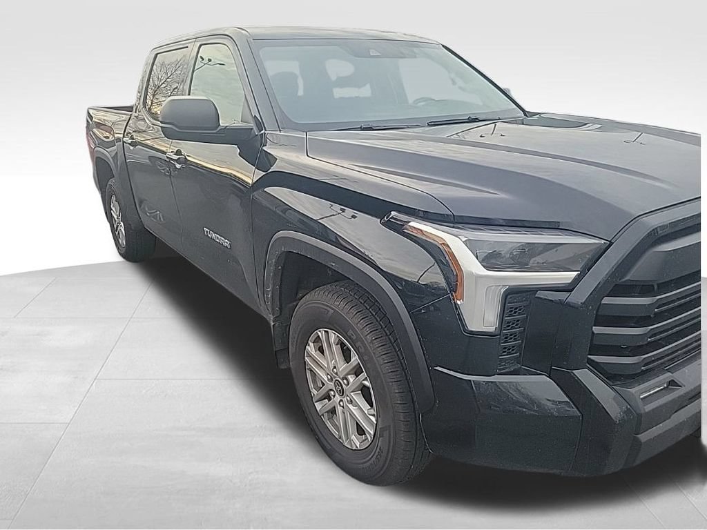 Used 2022 Toyota Tundra SR5 AWD/4WD image 4