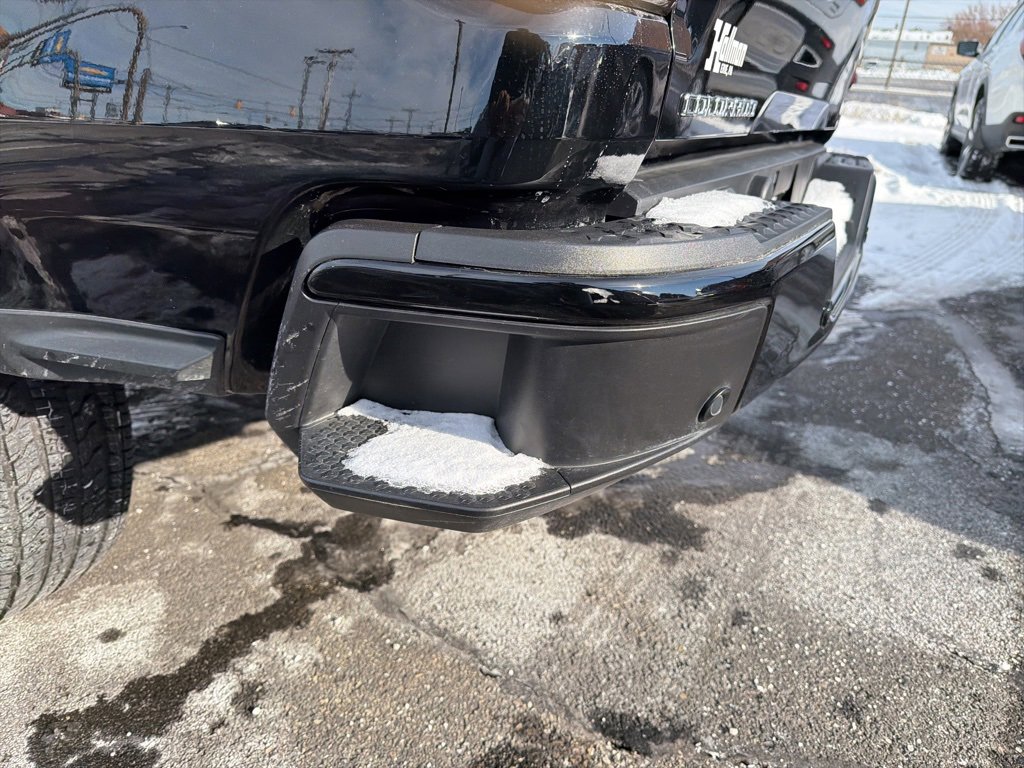 Used 2024 Chevrolet Colorado LT w/ LT Convenience Package II image 11