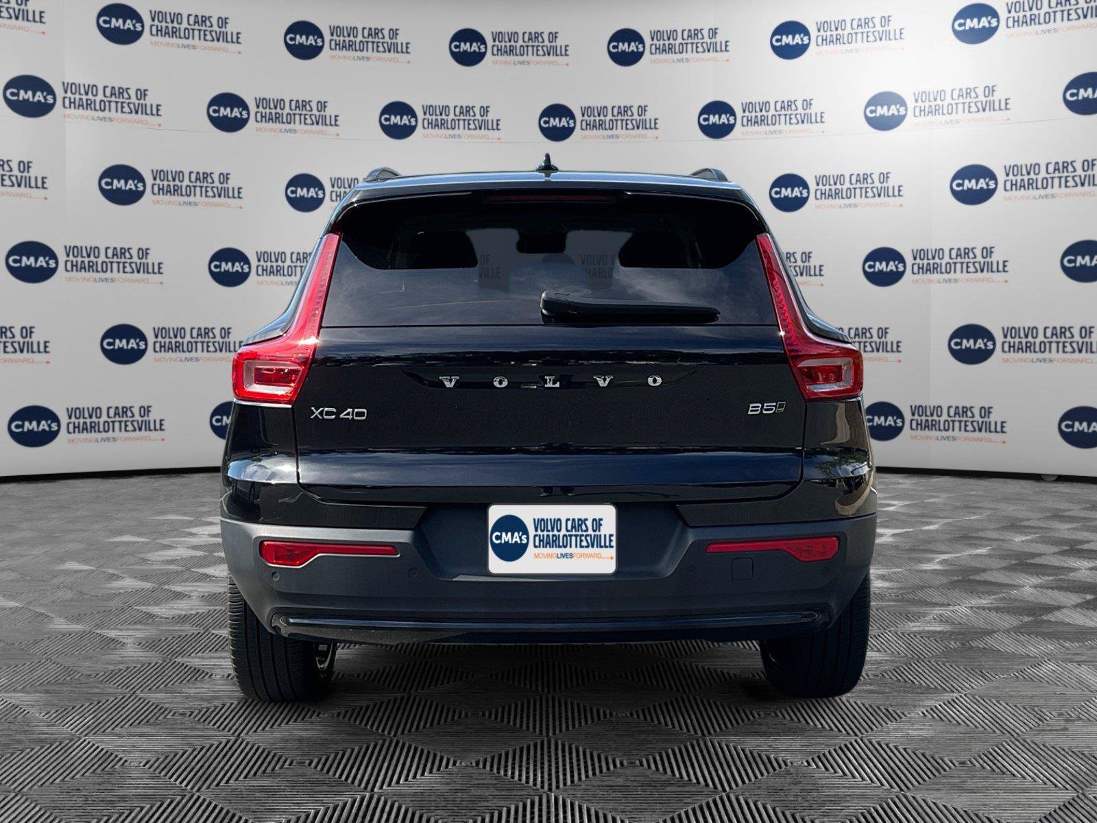 Used 2024 Volvo XC40 B5 Ultimate w/ Protection Package Premier AWD/4WD image 4