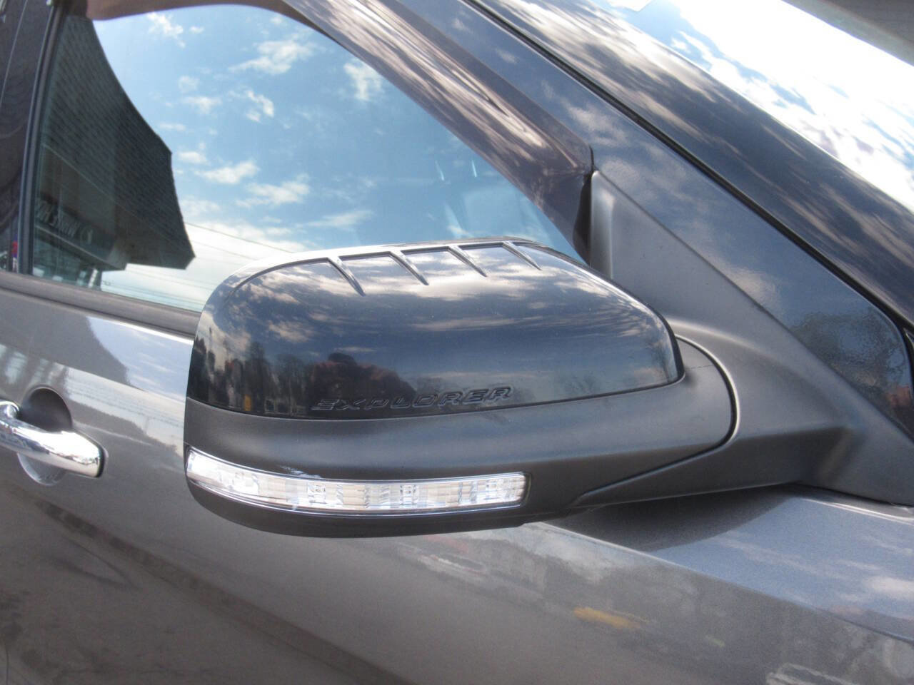 Used 2015 Ford Explorer XLT w/ Equipment Group 202A AWD/4WD image 5