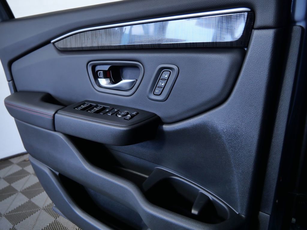 Used 2025 Honda Pilot Black Edition image 28