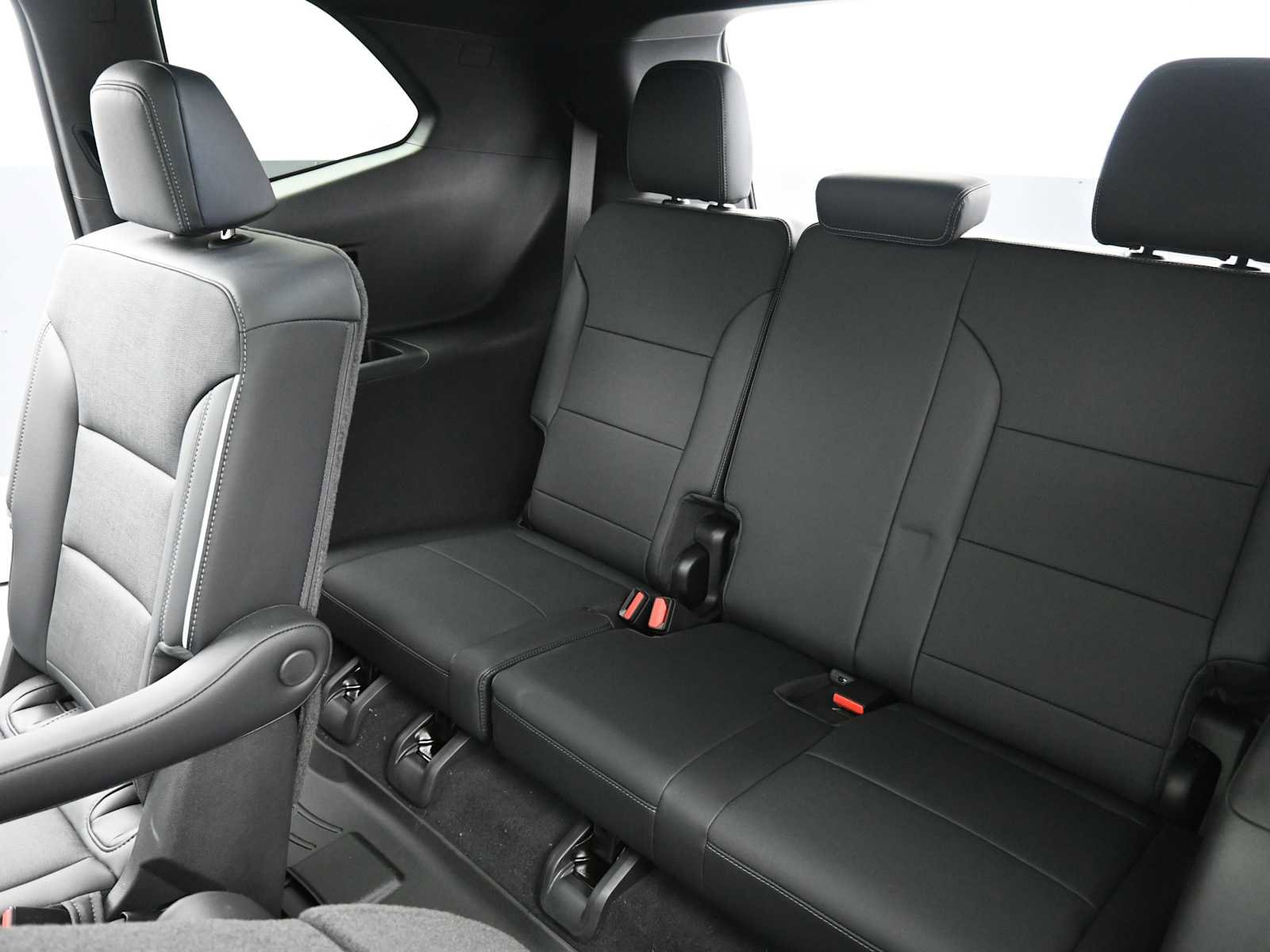 Used 2025 Buick Enclave Preferred w/ Power Package image 24