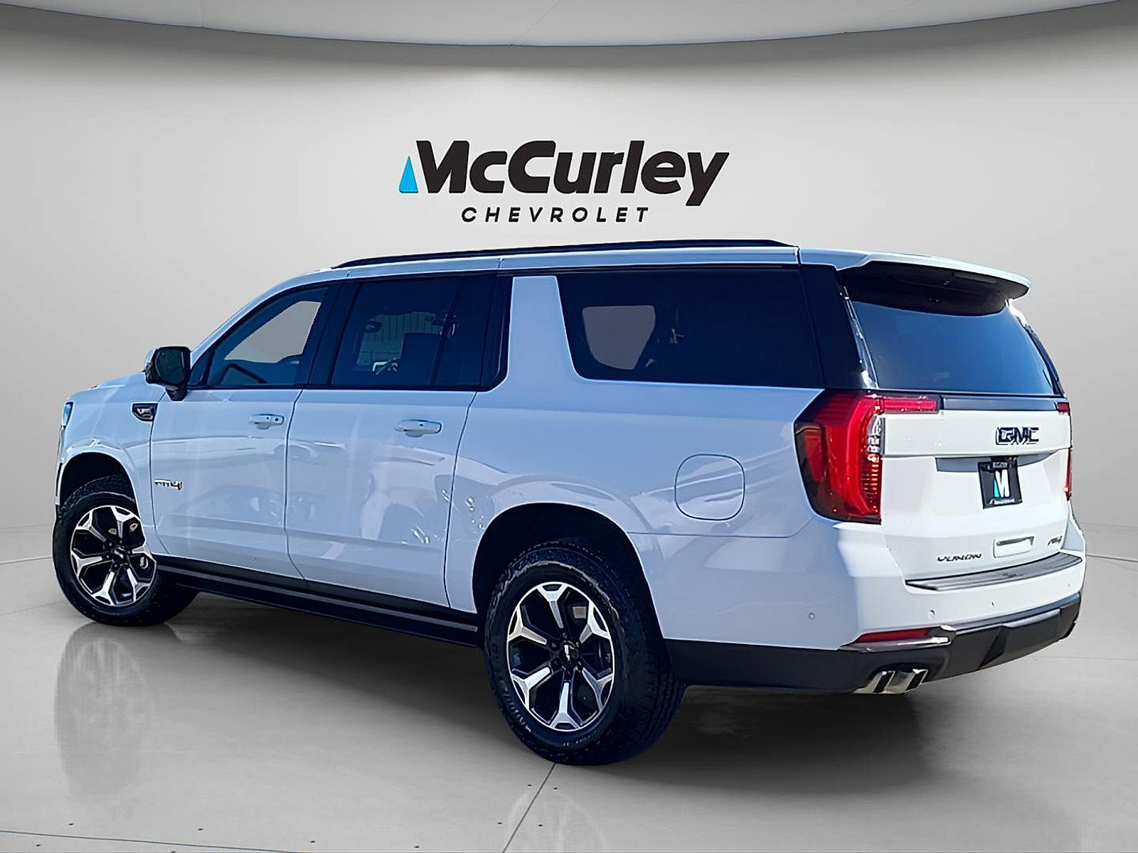 Used 2025 GMC Yukon XL AT4 Ultimate AWD/4WD image 5
