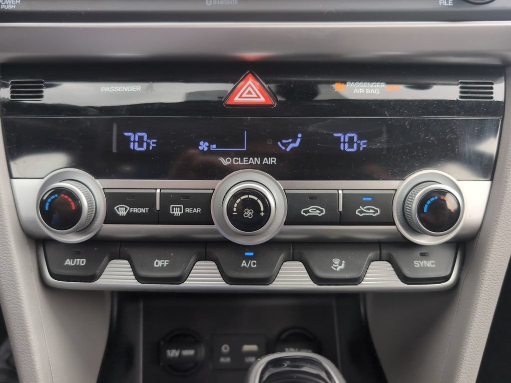 Used 2020 Hyundai Elantra SE FWD image 13