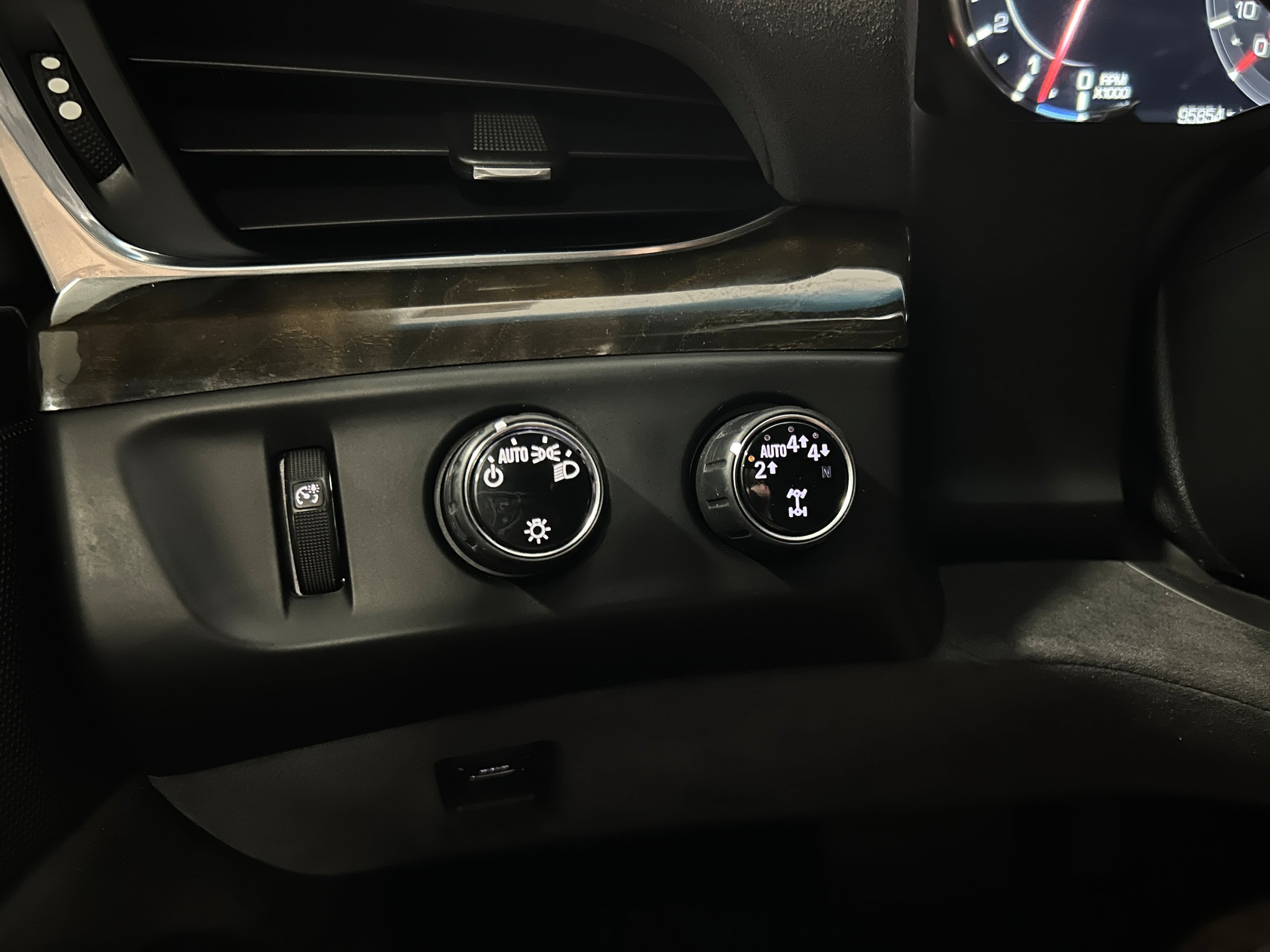 Used 2019 Cadillac Escalade ESV Platinum AWD/4WD image 15