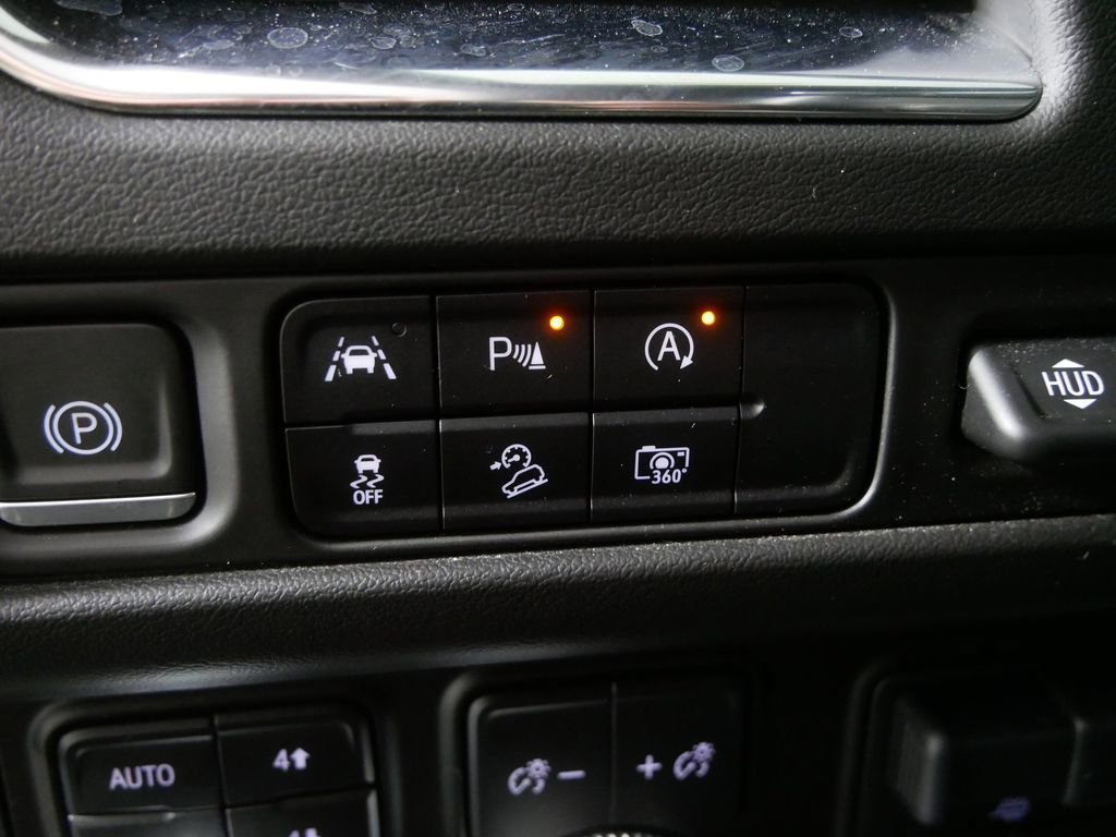 Used 2023 GMC Yukon AT4 image 17