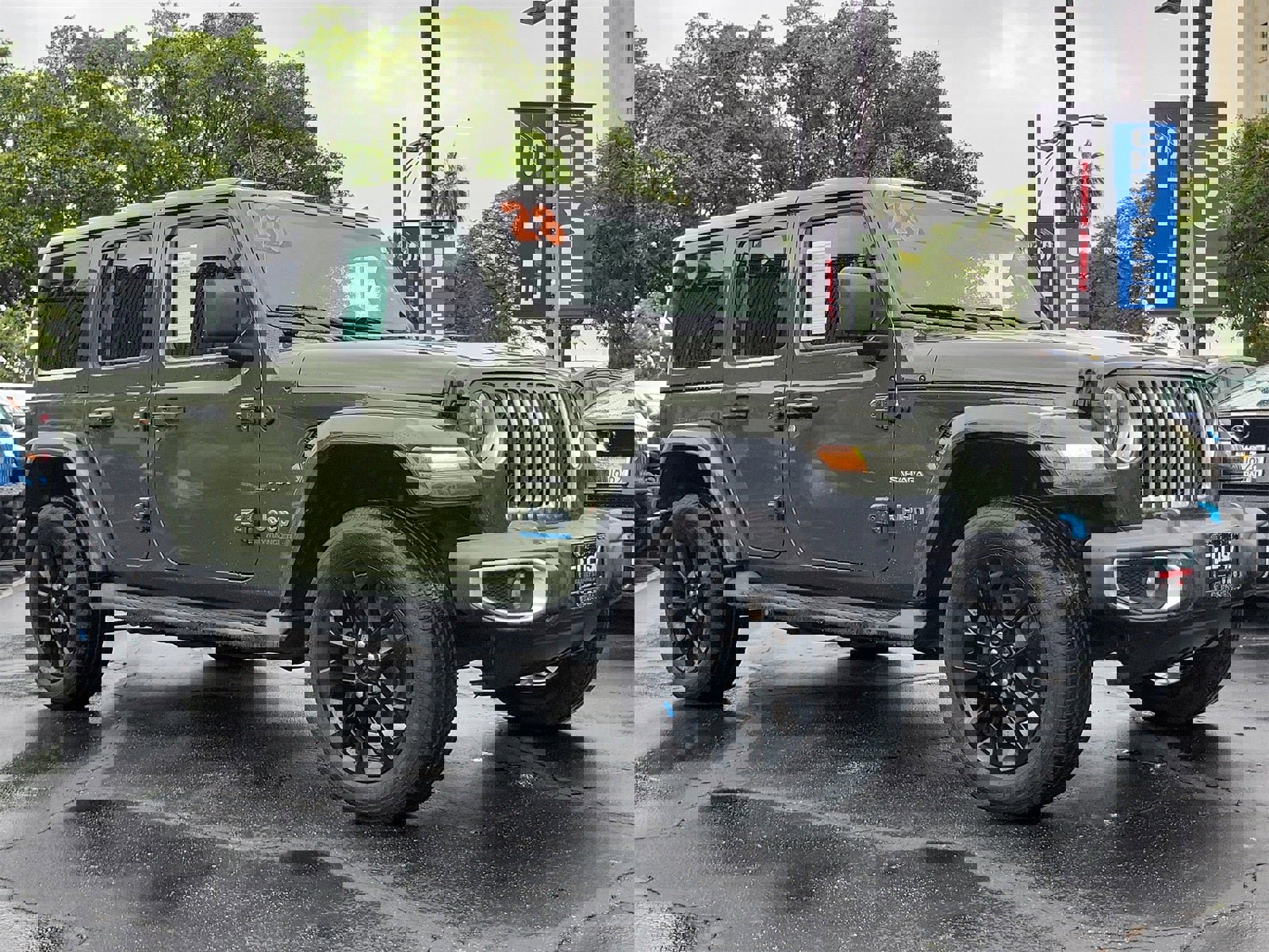 Used 2023 Jeep Wrangler Unlimited Sahara w/ Cold Weather Group image 31