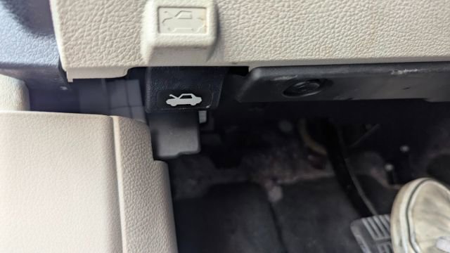 Used 2011 Subaru Outback 2.5i Premium w/ All-Weather Pkg image 39