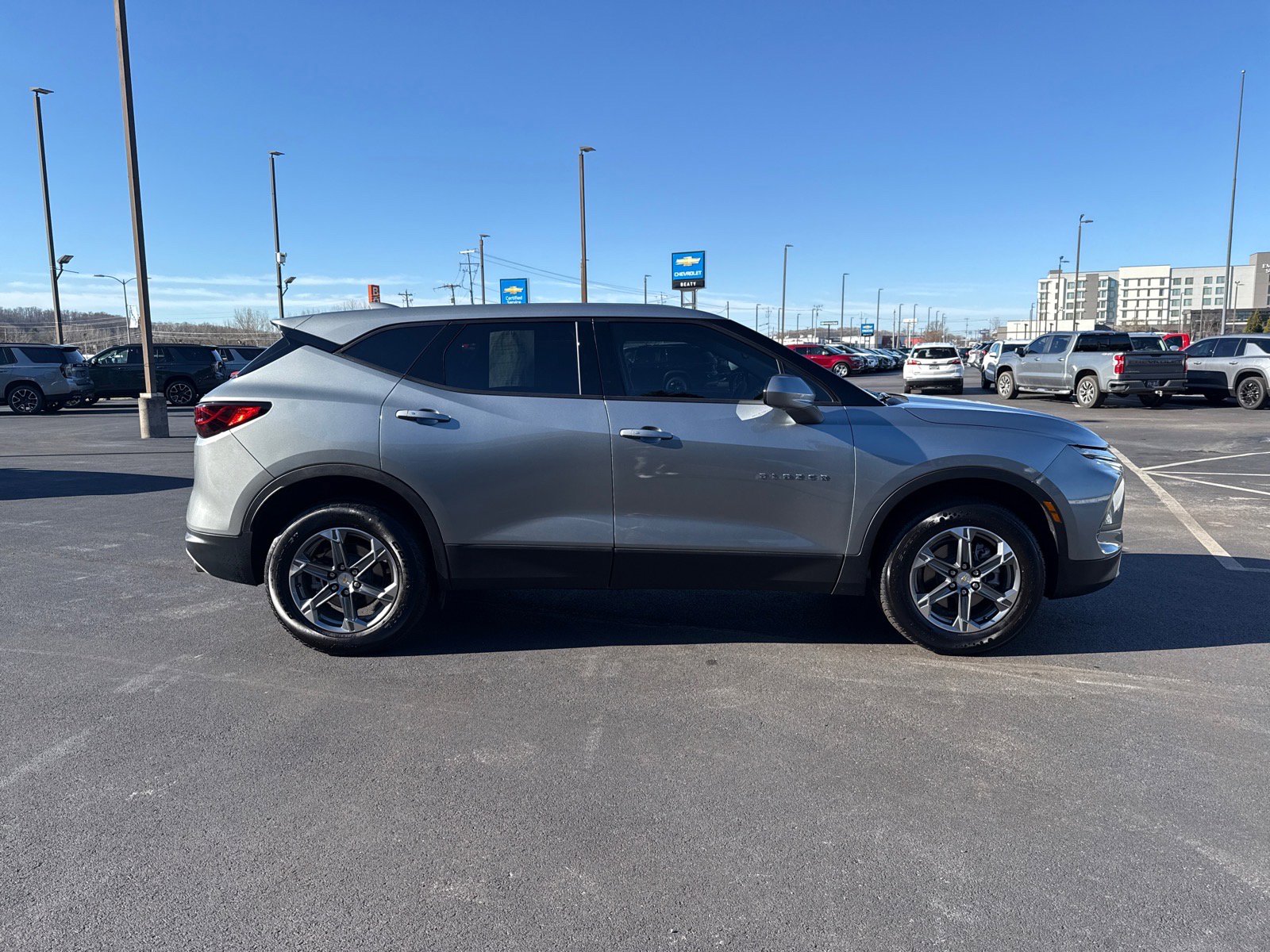 Used 2024 Chevrolet Blazer LT FWD image 2