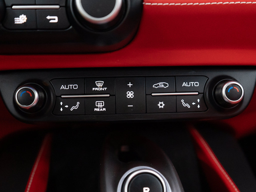 Used 2020 Ferrari Portofino RWD image 39