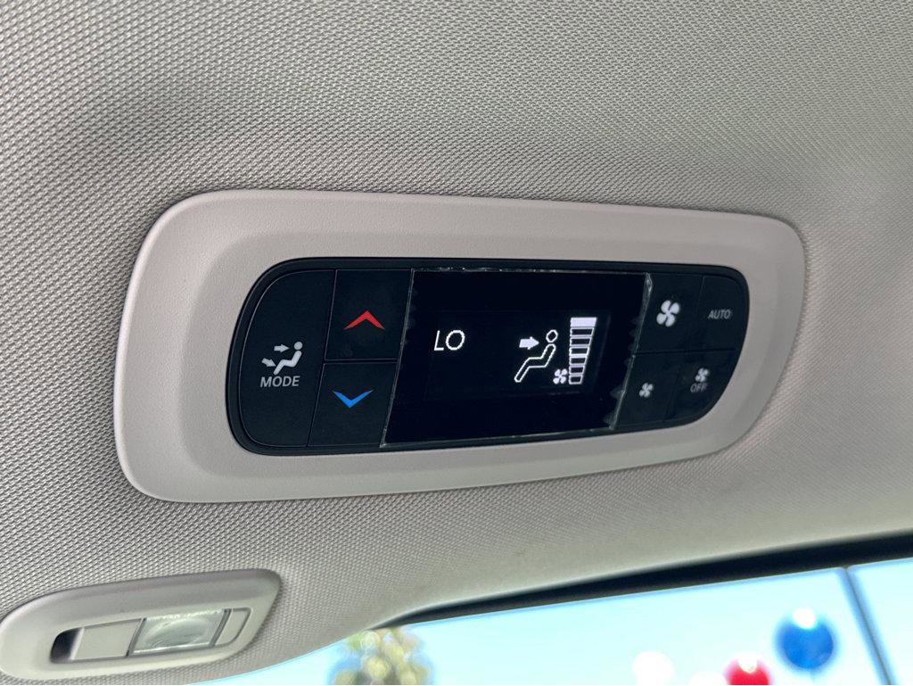 Used 2022 Chrysler Pacifica Limited image 31