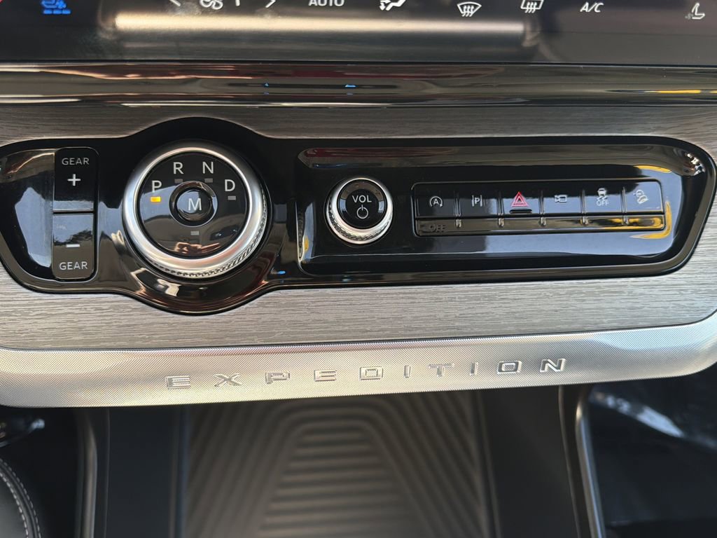 Used 2025 Ford Expedition Platinum image 34