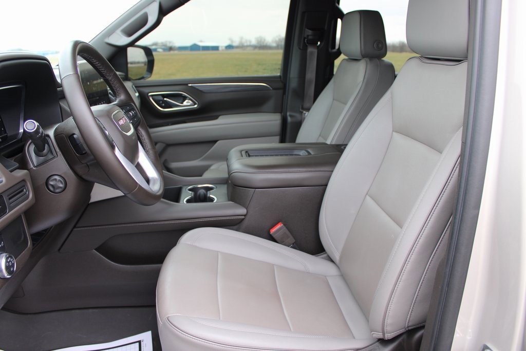 Used 2023 GMC Yukon SLT w/ SLT Luxury Package image 10