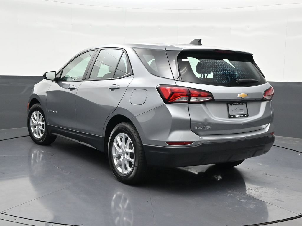 Used 2024 Chevrolet Equinox LS FWD image 3